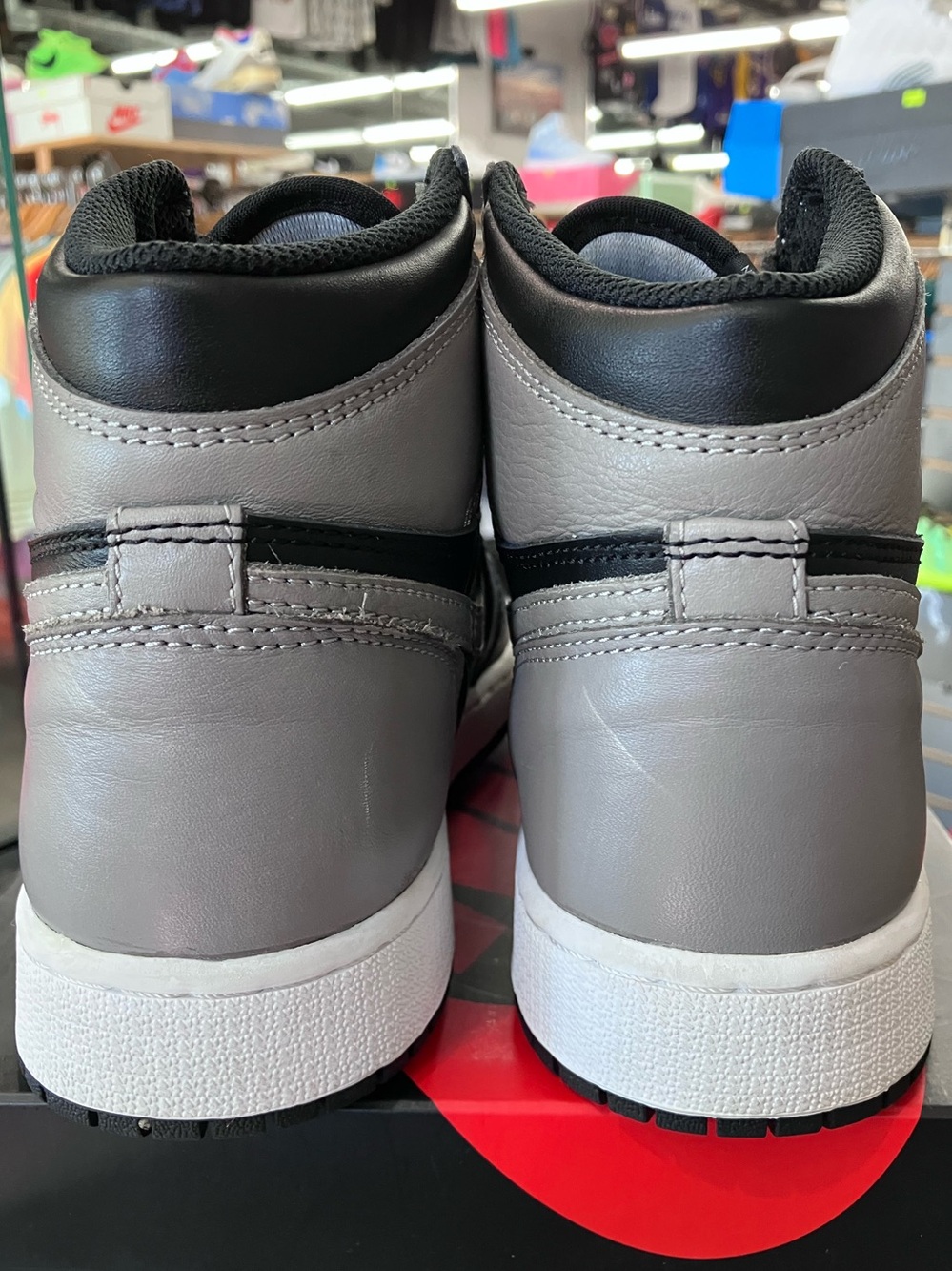 Women’s Air Jordan 1 Retro High Shadow Size 7.5 - Picture 6 of 9